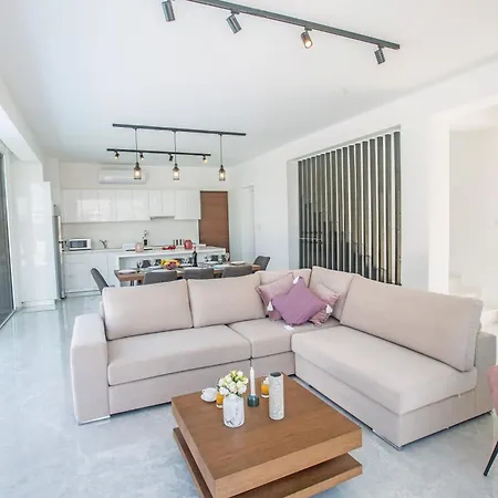 4 Schlafzimmer Mit Pool Im Zentrum Von Holiday home Protaras