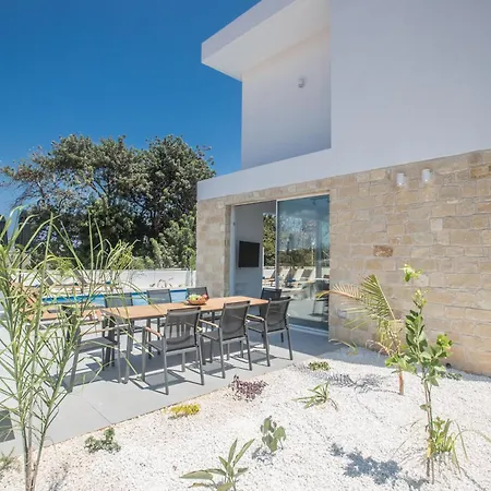 4 Schlafzimmer Mit Pool Im Zentrum Von Holiday home