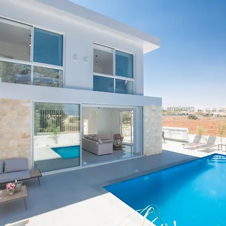 4 Schlafzimmer Mit Pool Im Zentrum Von بروتاراس