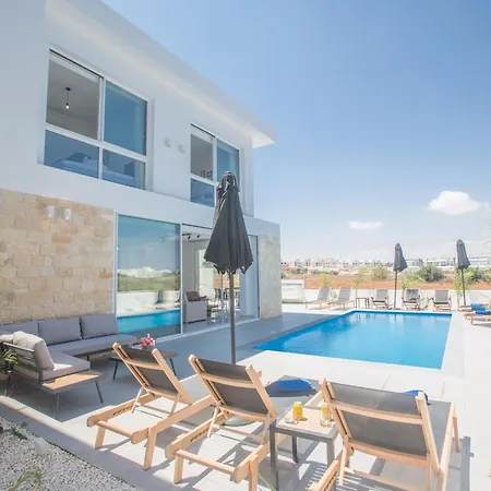 4 Schlafzimmer Mit Pool Im Zentrum Von * بروتاراس